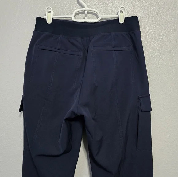 Athleta Endless High Rise Cargo Pant Textured stretch fabric in a tapered fit - Picture 5 of 7